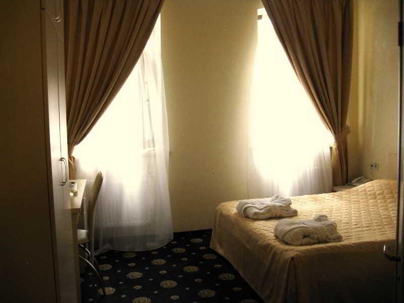 Gonchar Hotel Kiev Bagian luar foto